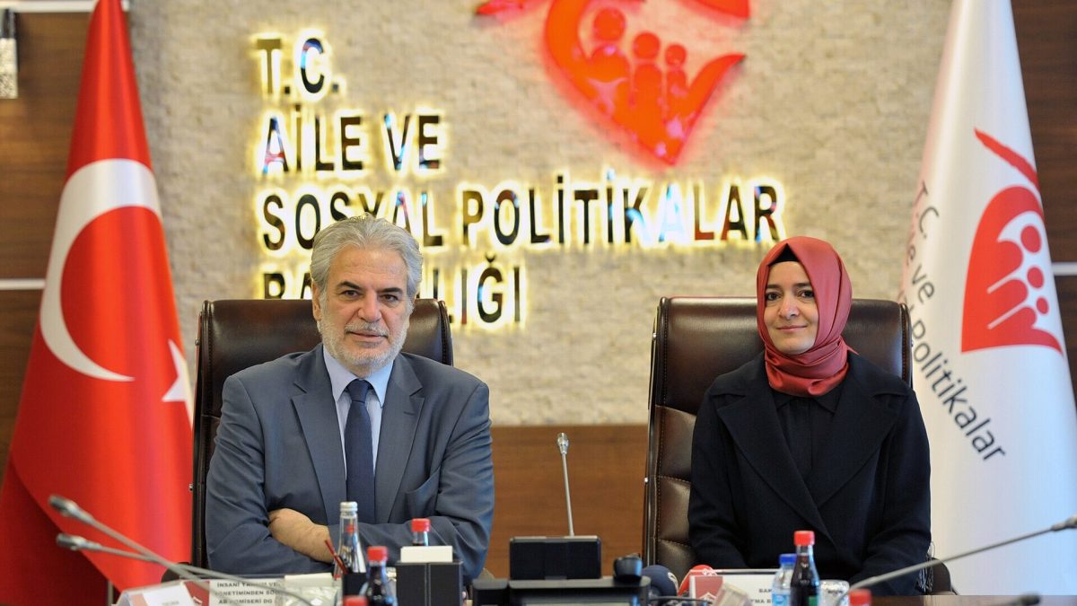 Fatma Betül Sayan Kaya, bir toplantıda.
